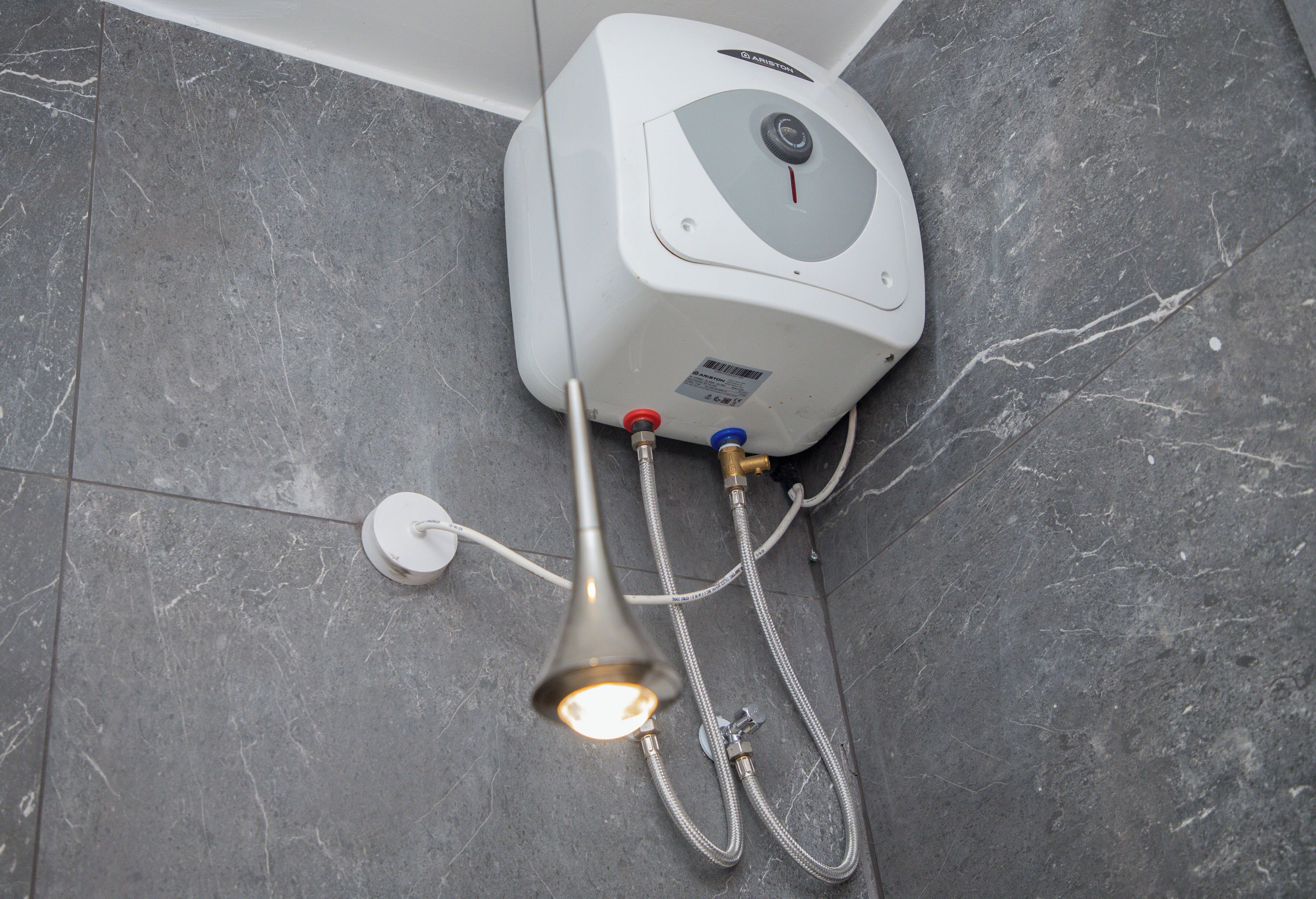 コンフォート シングルルーム シティビュー | バスルーム | シャワー、ヘアドライヤー、タオル、トイレットペーパー