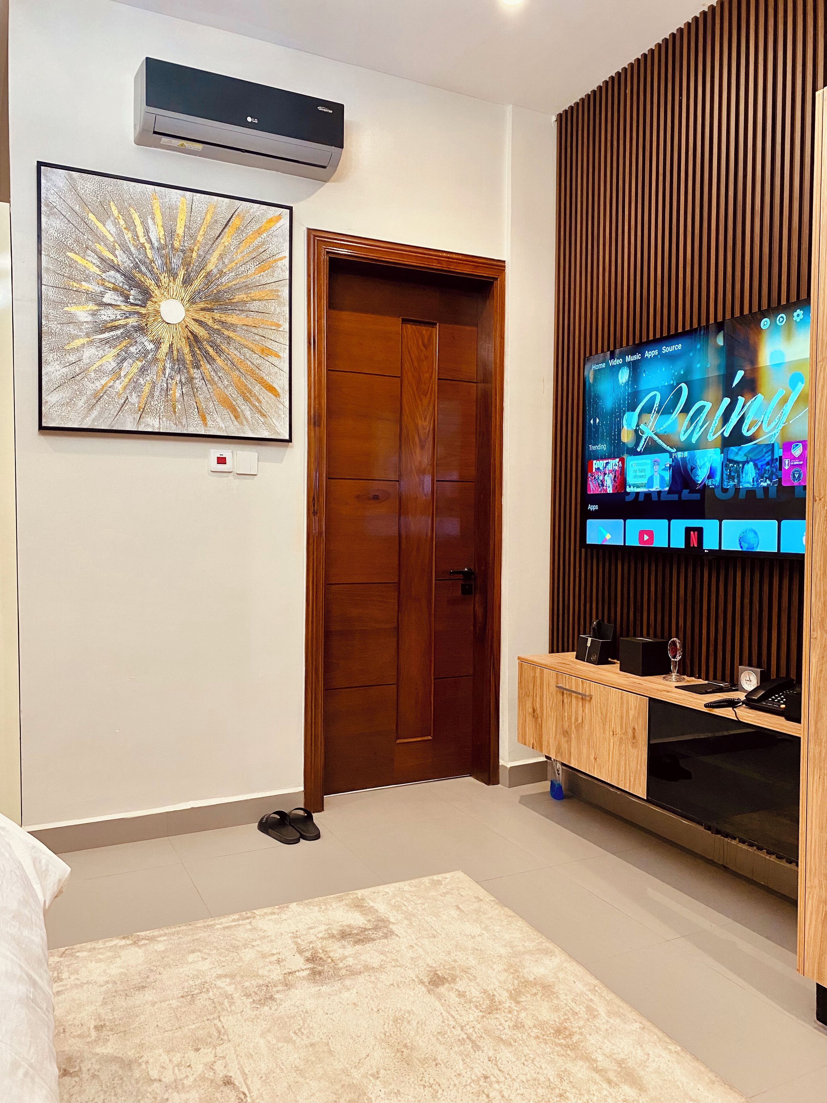 Deluxe Studio Suite | Individually furnished, laptop workspace, free WiFi