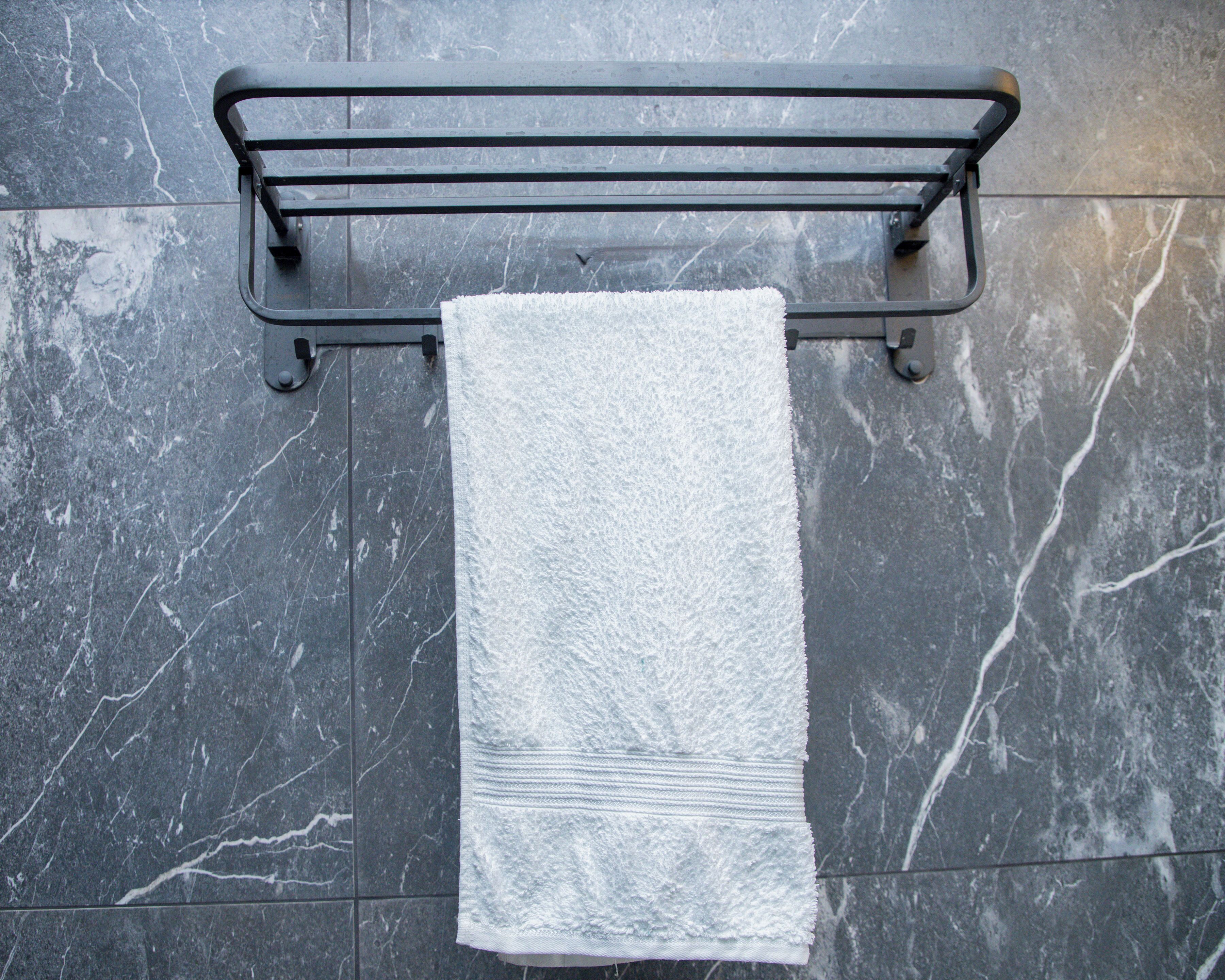 Studio – classic | Bad | Dusj, hårføner, håndklær og toalettpapir