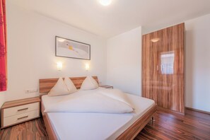 WiFi, bed sheets