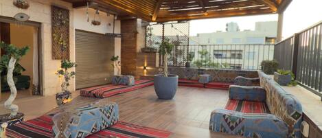 المنطقة المحيطة بالمنشأة