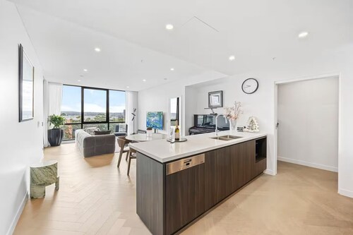 Stylish 3BR w/ City Views & 5mins to Macquarie Uni