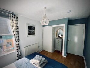 1 habitación, decoración personalizada y muebles diferentes 