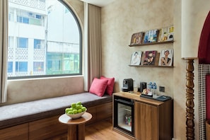 Desk, laptop workspace, free WiFi, bed sheets