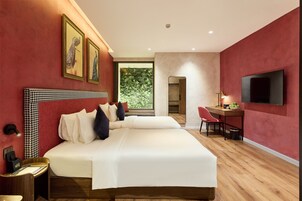 Artículos del minibar gratis y decoración personalizada 