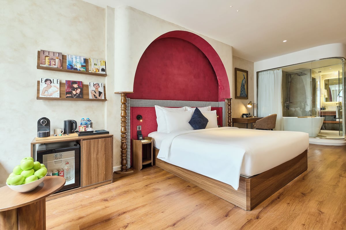 Desk, laptop workspace, free WiFi, bed sheets