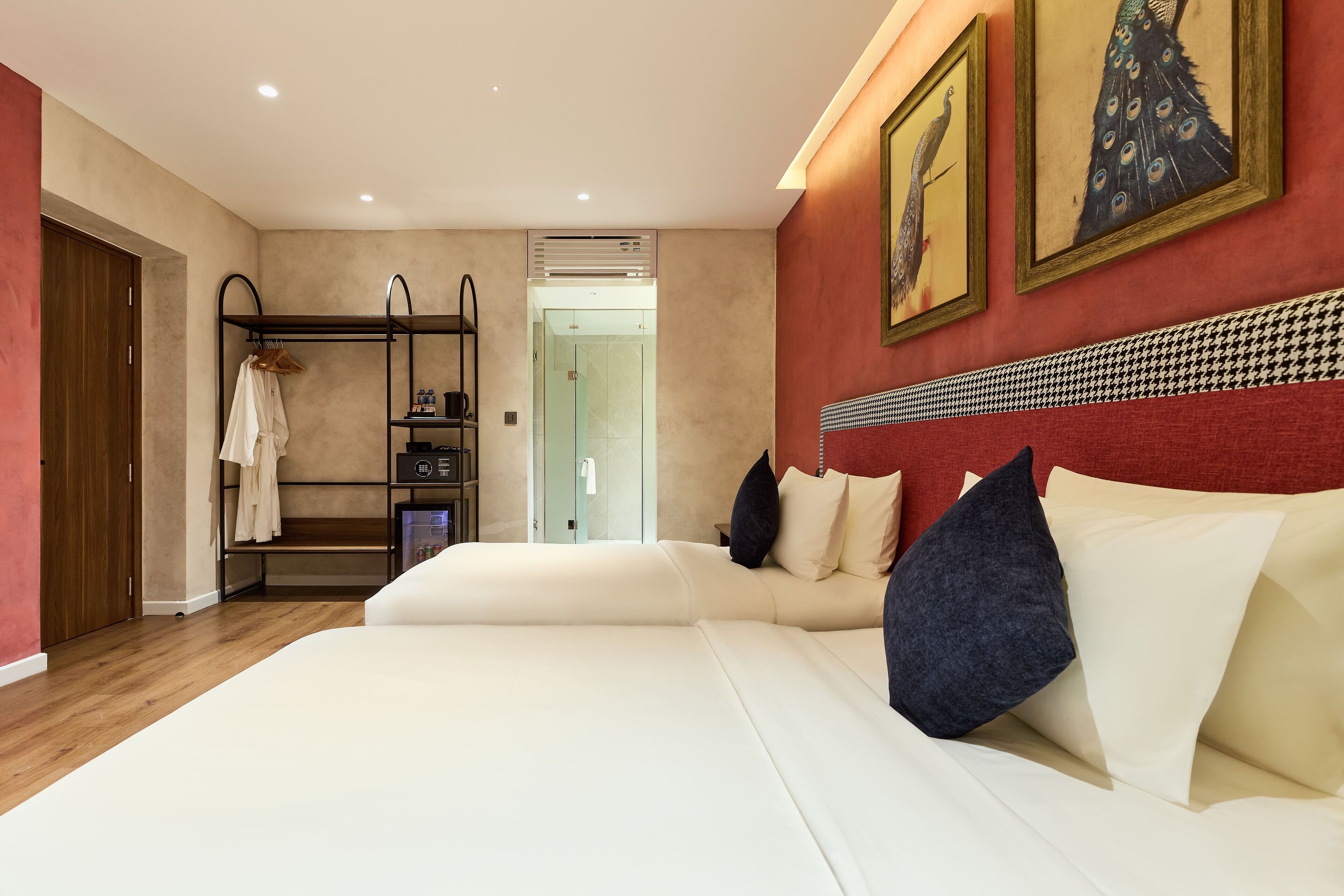 Free minibar items, individually decorated, individually furnished, desk