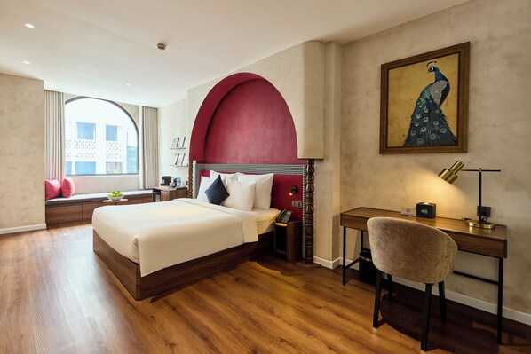 Free minibar items, individually decorated, individually furnished, desk - KiN Hotel Onsen  (Ho Chi Minh City)