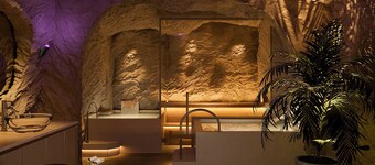  Kin Hotel Onsen Edition