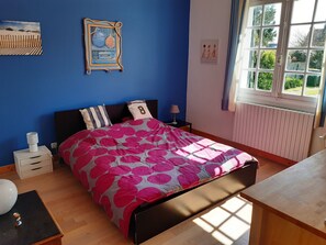 4 chambres, fer et planche à repasser