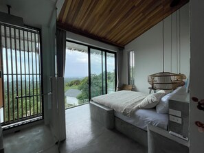 3 bedrooms, in-room safe, iron/ironing board, free WiFi