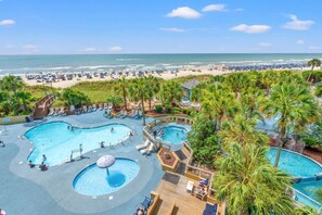 Una piscina techada, una piscina climatizada