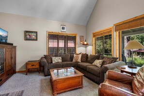 Smart TV, fireplace, DVD player