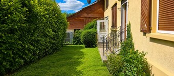 The Pianist's Stove Retreat: A Colorful, Artistic Country House & Garden