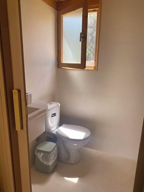 Superior Bungalow, Garden View | Bathroom