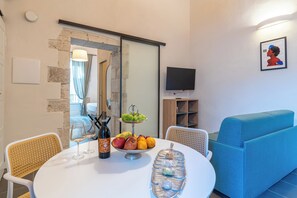 Deluxe Apartment, Bay View | Living area