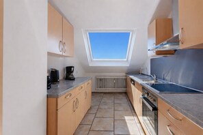 Fridge, oven, stovetop, dishwasher