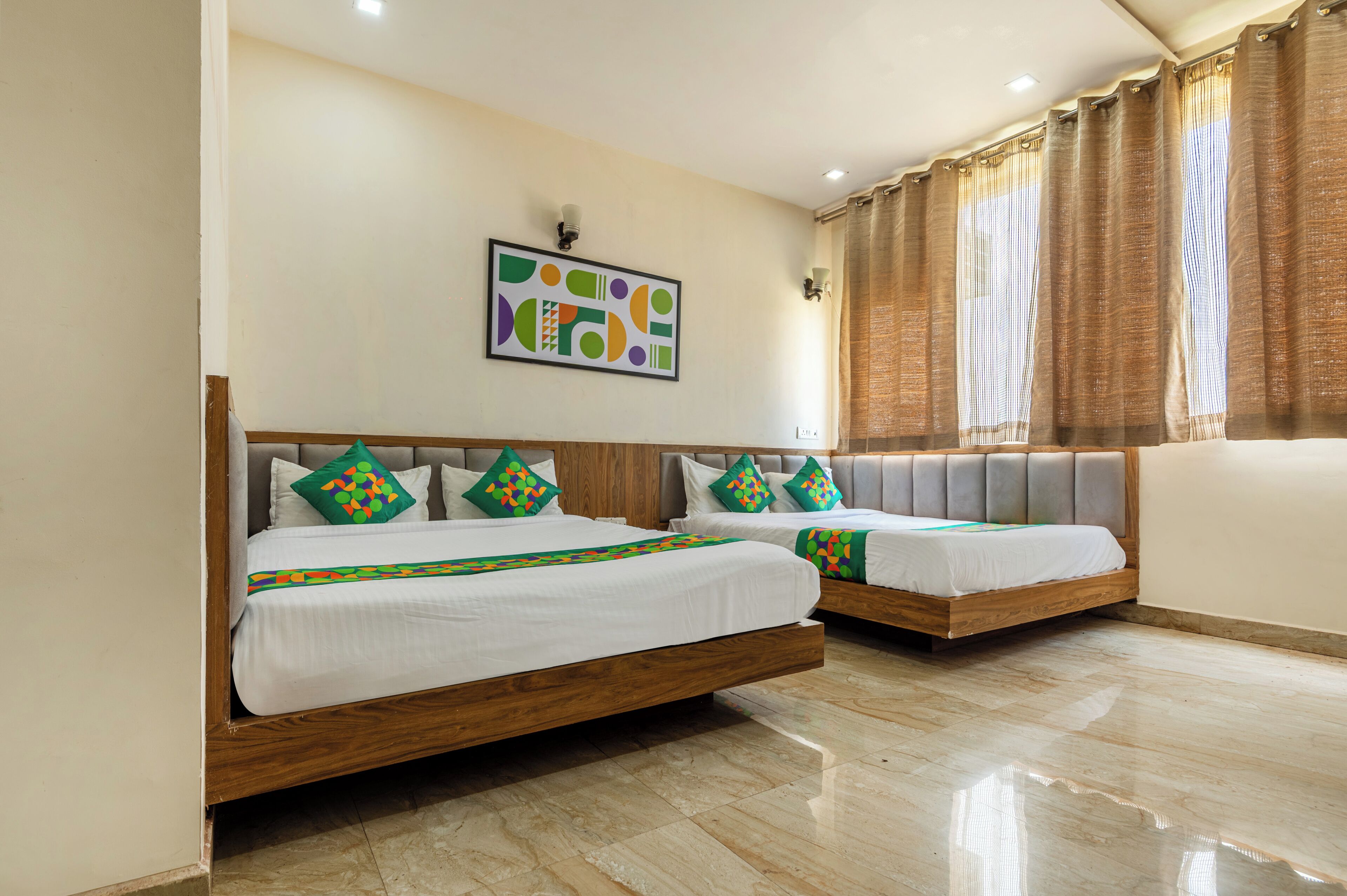 Premium dubbelrum | Mörkläggningsgardiner och strykjärn/strykbräda