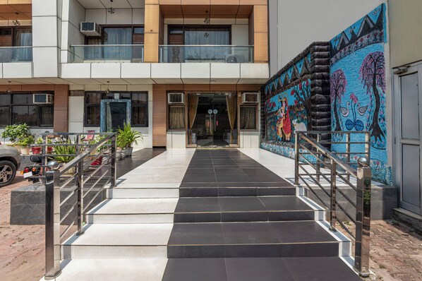 Exterior - Treebo Basera (Mathura)