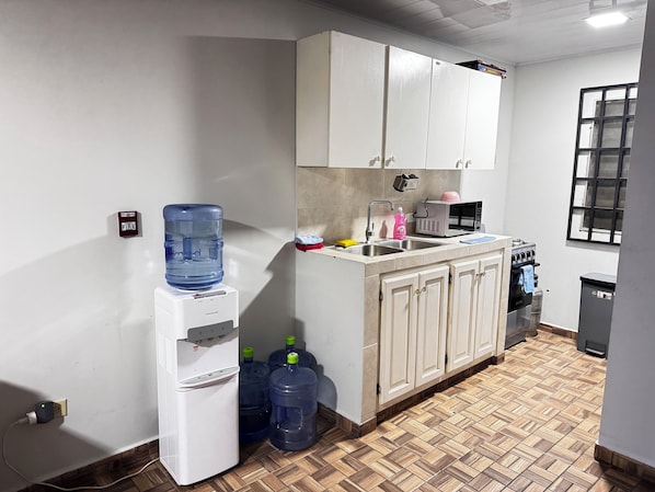 Standard Apartment, 2 Bedrooms | Private kitchen