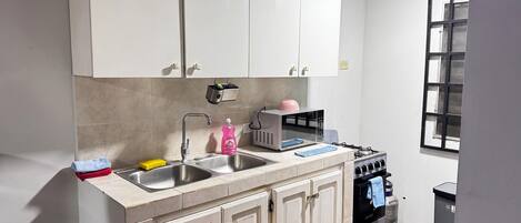 Apartamento estándar, 2 habitaciones | Cocina privada | Microondas y cafetera o tetera