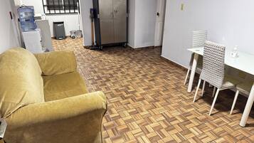 Standard-Apartment, 2 Schlafzimmer | Wohnbereich