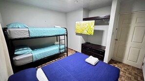 Appartement familial, 2 chambres | Fer et planche à repasser, accès au Wi-Fi (inclus)