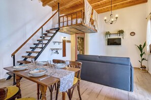 Dining - Vasileios Moments-Foula (Rodos)