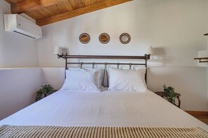 2 chambres, coffres-forts dans les chambres, fer et planche à repasser