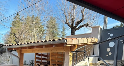 Very pretty gîte surrounded by mountains and a stone's throw from the Drôme river.