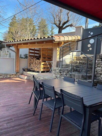 Very pretty gîte surrounded by mountains and a stone's throw from the Drôme river.