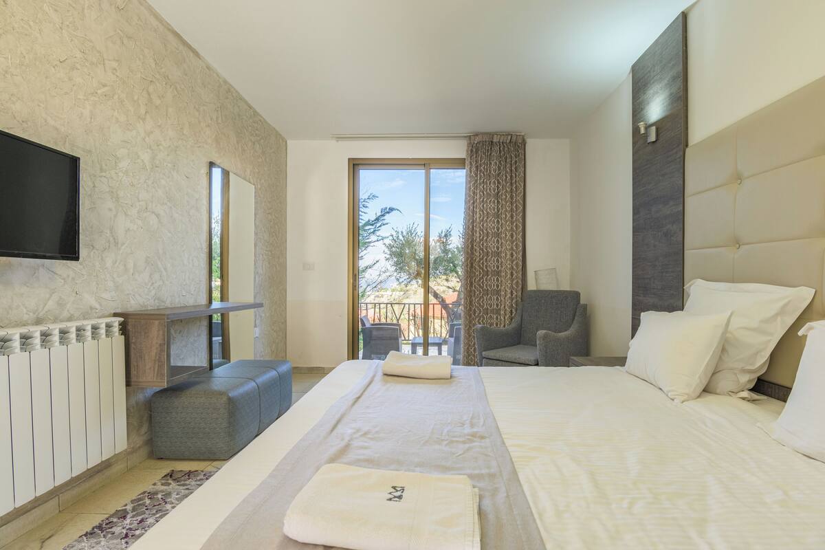 Premium bedding, blackout curtains, free WiFi, bed sheets