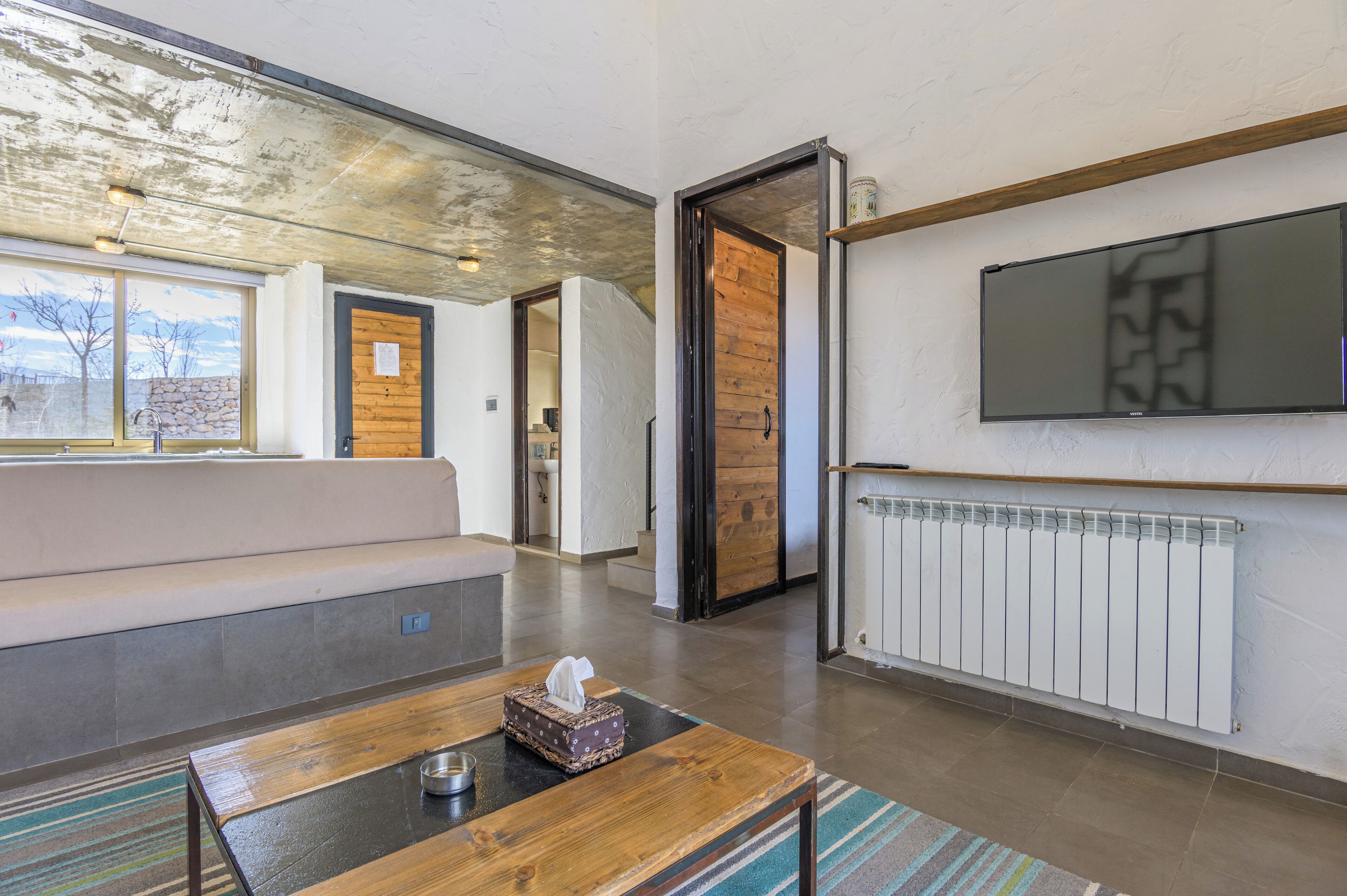 Een 43-inch smart-tv met kabelzenders en streamingdiensten