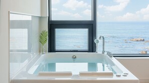Basic Room, 1 Bedroom (Room 301 (Full Ocean View / Spa)) | 1 bedroom, free WiFi - Donghae Neulbadarang Ocean View Pension (Donghae)