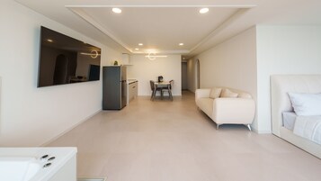 Habitación básica, 2 habitaciones (Room 501 (Full Ocean View / Spa)) | 1 dormitorio y wifi gratis