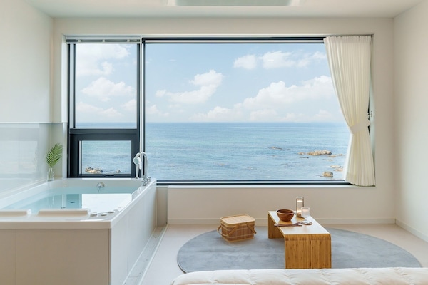 Basic Room, 1 Bedroom (Room 201 (Full Ocean View / Spa)) | 1 bedroom, free WiFi