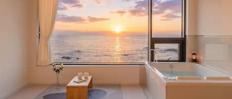 Basic Room, 1 Bedroom (Room 302 (Full Ocean View / Spa))