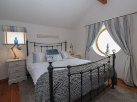 2 quartos, individualmente decorados, individualmente mobiliados