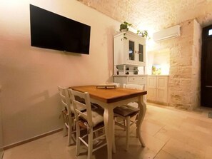 Dúplex superior | Cuina privada | Frigorífic, microones, placa de cuina i rentaplats 