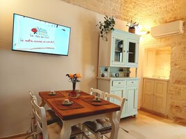 Refrigerador, microondas, placa de cocina, lavavajillas