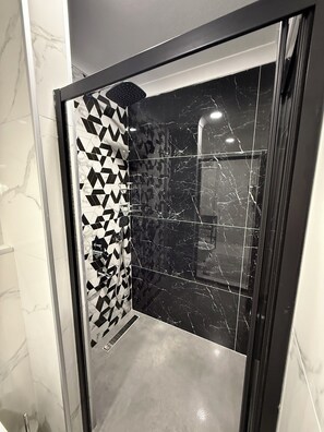 Deluxe Apartment, Balcony, Sea View | Bathroom - Güven Palace Suites (Sürmene)