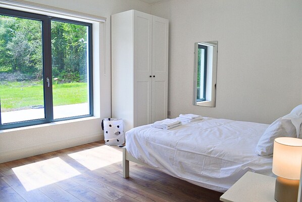 5 slaapkamers, gratis babybedden, beddengoed
