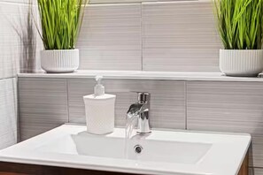 Shower, towels