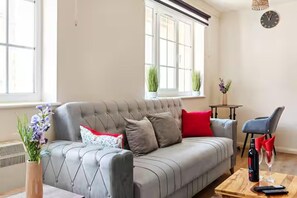 Living area - Leicester1br-wifi-modernapt-kitchen-sleeps2 (Leicester)