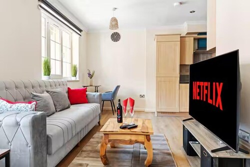 Leicester1br-wifi-modernapt-kitchen-sleeps2