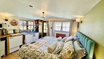 Cottage | 1 bedroom, individually decorated, individually furnished, free WiFi