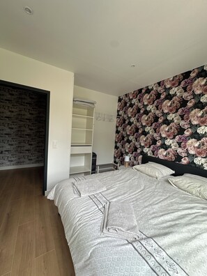 3 bedrooms, iron/ironing board, travel crib, free WiFi