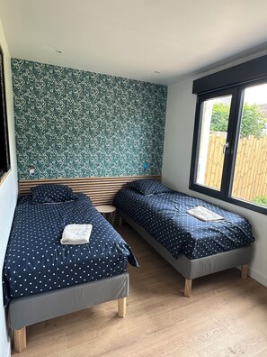 3 室のベッドルーム、アイロン / アイロン台、旅行用ベビーベッド、WiFi (無料)