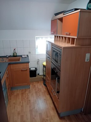 Kühlschrank, Mikrowelle, Ofen, Geschirrspüler