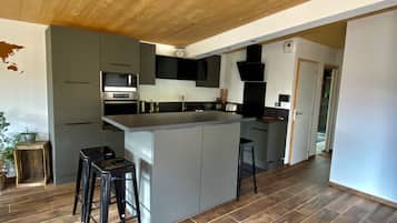 Microwave, oven, stovetop, dishwasher